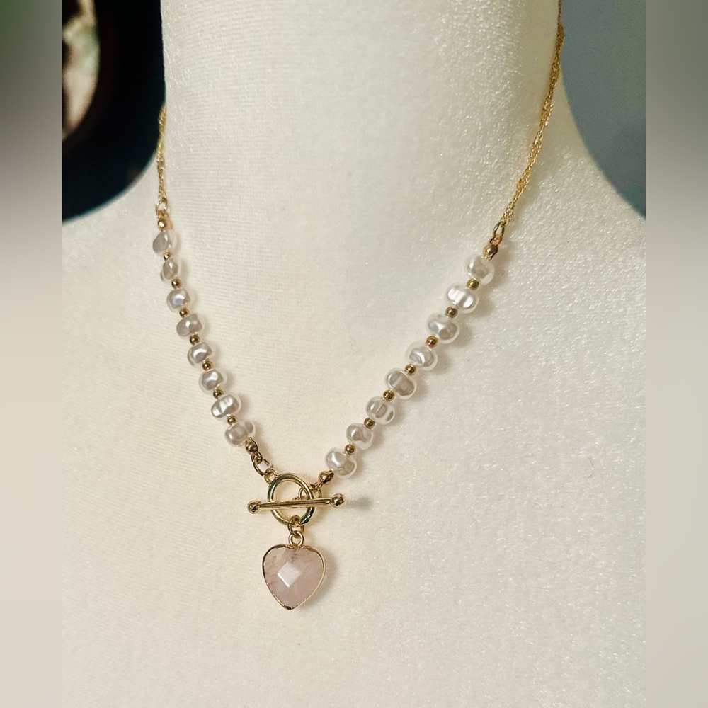 It is Well Boutique White Bead & Heart Toggle Gold Adjustable Necklace NWT